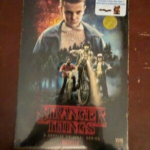 Stranger Things Season - Black Blu-ray/DVD Set (Netflix)